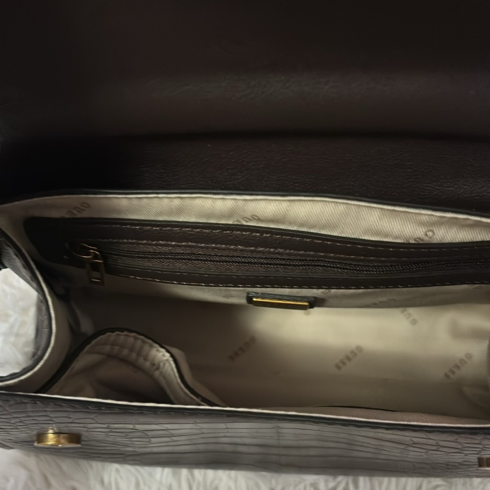GUESS SATCHEL PURSE - Picture 3 of 4